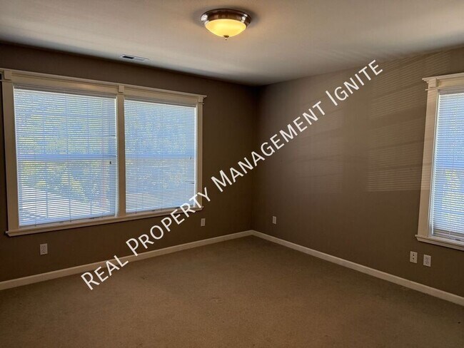 Building Photo - 1362 NW Lexington Ave