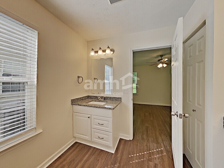 Building Photo - 5112 Greer Station Dr