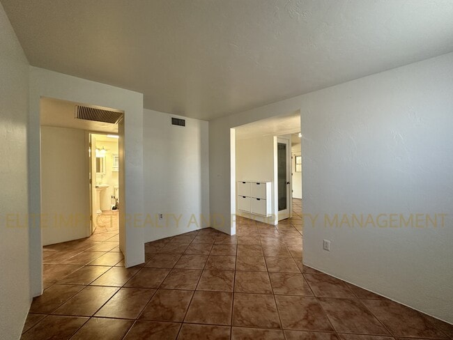 Building Photo - 6624 E Nelson Dr