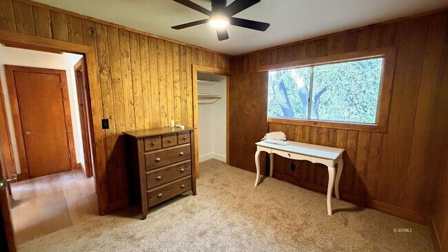 Building Photo - 53390 Circle View Dr