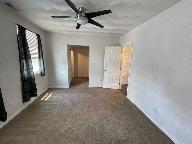 Building Photo - Charming 5-Bedroom Home with Fenced Yard i...