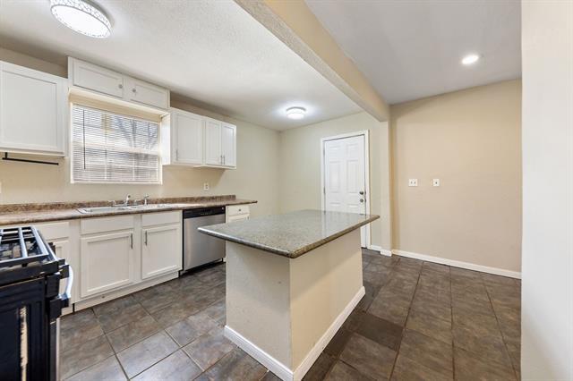 Building Photo - 3432 Avenue C