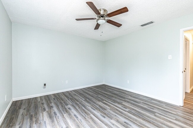 Building Photo - 2/2 in Frenship Schools. LOCATION! 1/2 off first months rent!