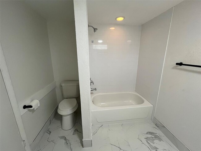 Building Photo - 3304 Red River St