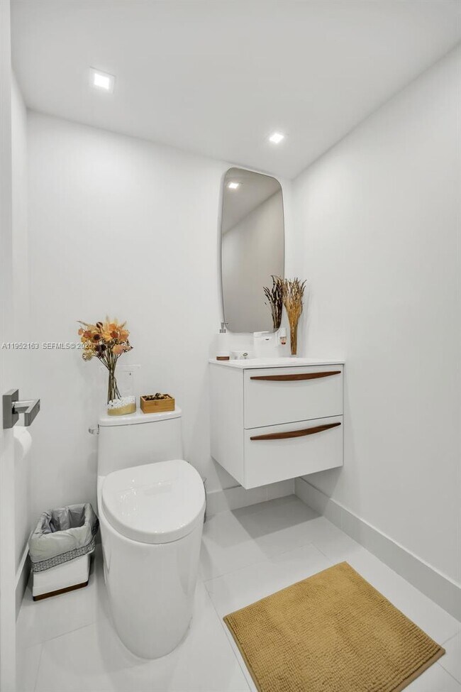 Building Photo - 6801 Indian Creek Dr