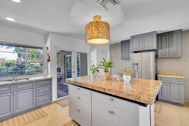 Building Photo - 1736 NW 38th St