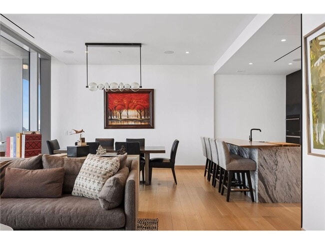 Building Photo - 255 Hennepin Ave