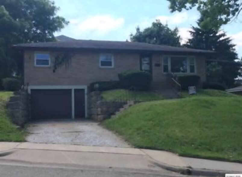Primary Photo - 1685 Glen Oak St