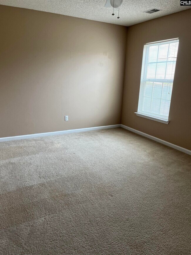 Building Photo - 361 Summer Bend Rd