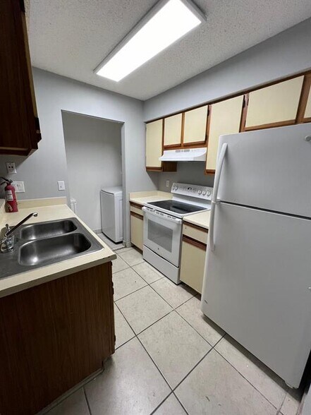 Primary Photo - 1261 SW 46th Ave