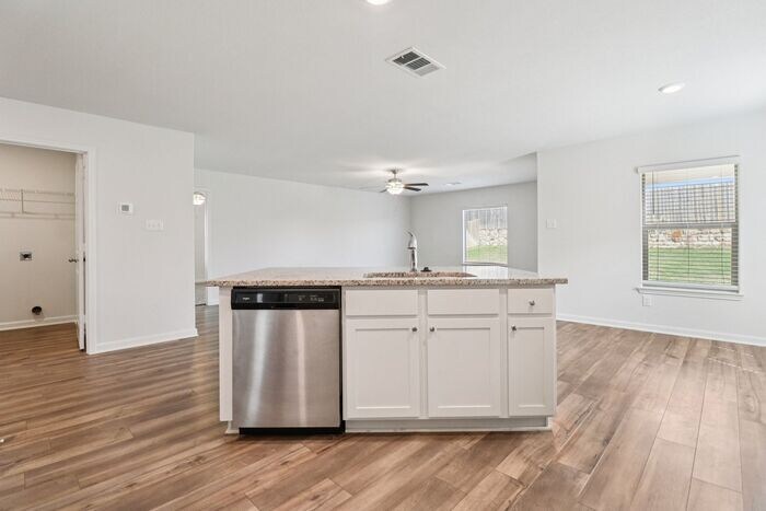 Building Photo - 612 Trinity Trl