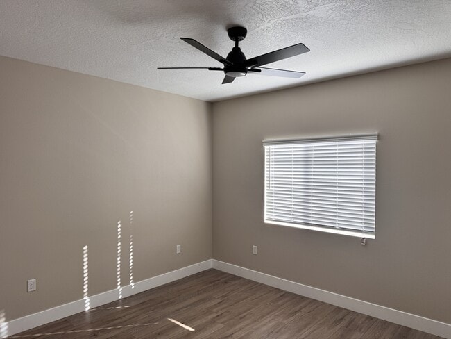 Building Photo - 10367 9th Ave