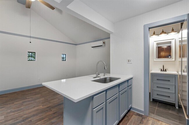 Building Photo - 1100 High Rd