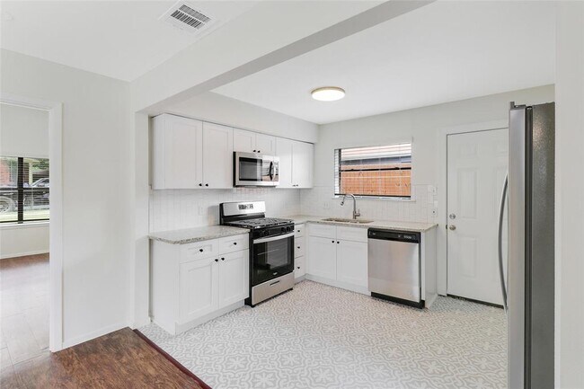 Building Photo - 5729 Pinon Vista Dr