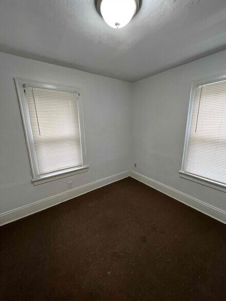 Building Photo - 400 Noble Ave