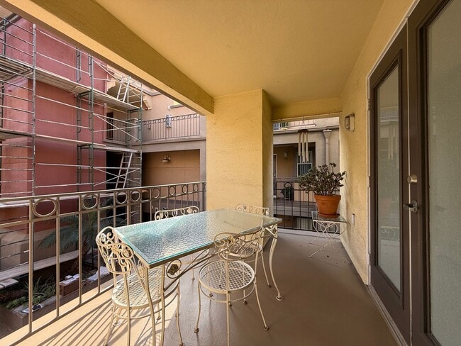 Building Photo - Fully Furnished 2 Bed 2 Bath Condo with Private Patio, 2 Gated Parking Spaces, Pool and Gym
