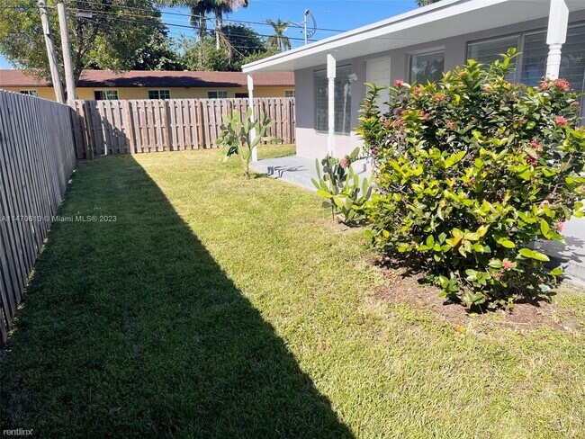 Building Photo - 2 br, 2 bath House - 1005 NE 2nd St # 1