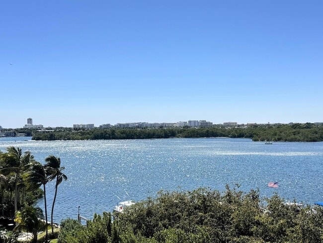 Building Photo - 2121 N Ocean Blvd