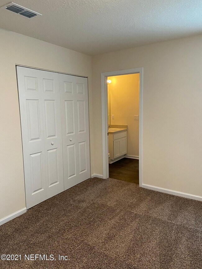 Building Photo - 211 Scotch Pebble Dr