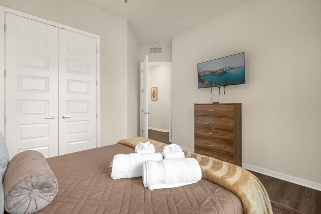 Building Photo - 1223 E Plant St