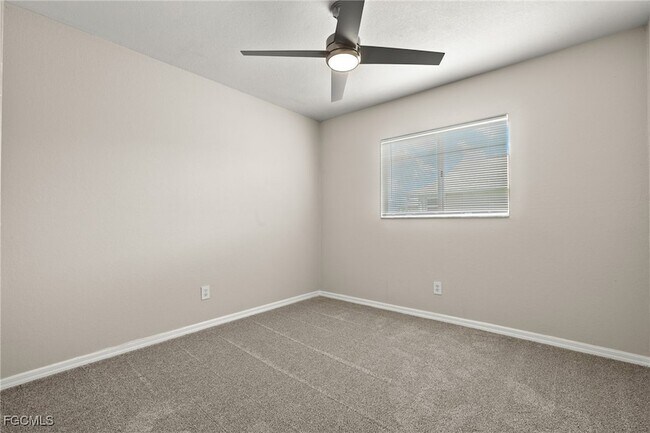 Building Photo - 3919 SW 14th Ave