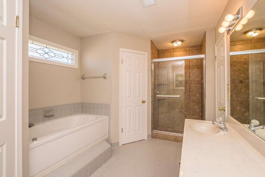 Building Photo - 390 Cherry Tree Ln