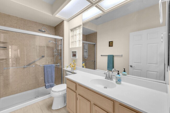 Building Photo - 37468 Westridge Ave