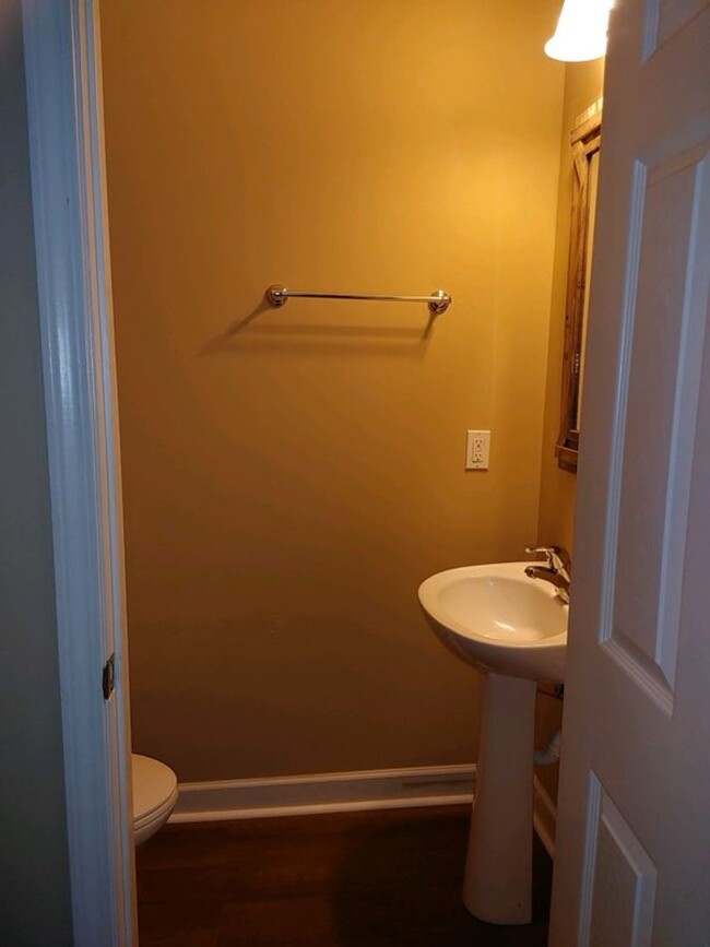 Building Photo - Spacious 4-Bedroom Home - Available for Rent!