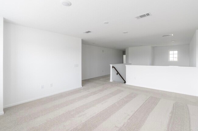 Building Photo - 1052 Greenshank Dr