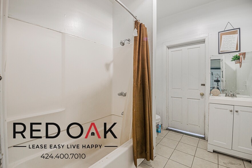 Building Photo - 1423 S Burlington Ave