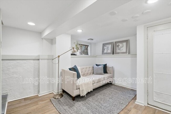 Building Photo - 2338 NW Hoyt St