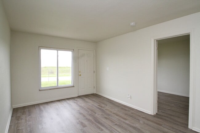 Living room - 1303 S Cove Blvd