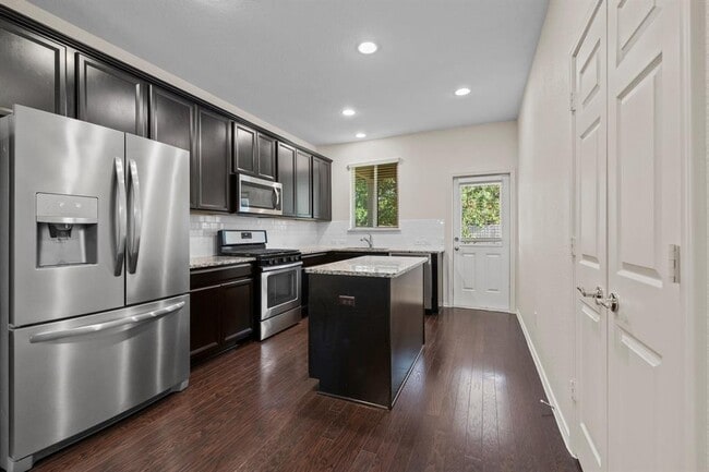 Building Photo - 537 Bonnet Blvd