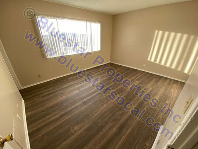 Building Photo - Now Available!!!  Single Story Home, Apple Valley With Large Lot