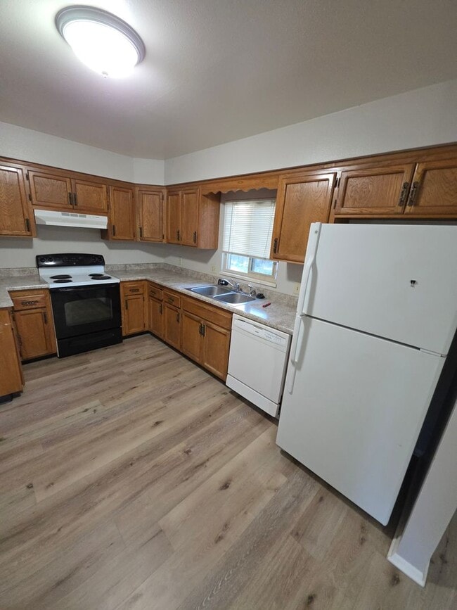 Building Photo - Awesome 3 bed 2 bath home!!!