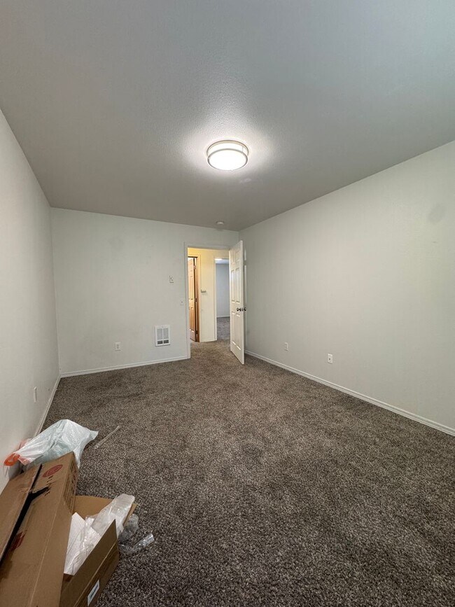 Building Photo - 1512 N Brook Ct