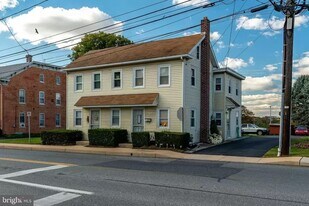Building Photo - 19 Manor Ave