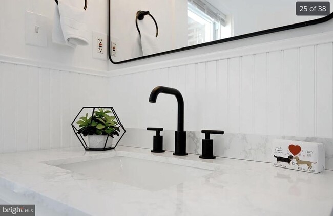 Building Photo - 1026 Riverside Ave