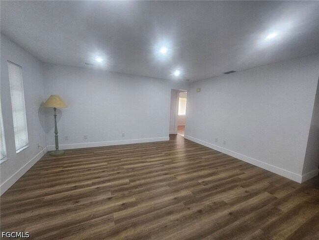 Building Photo - 5989 Hillyer Ct