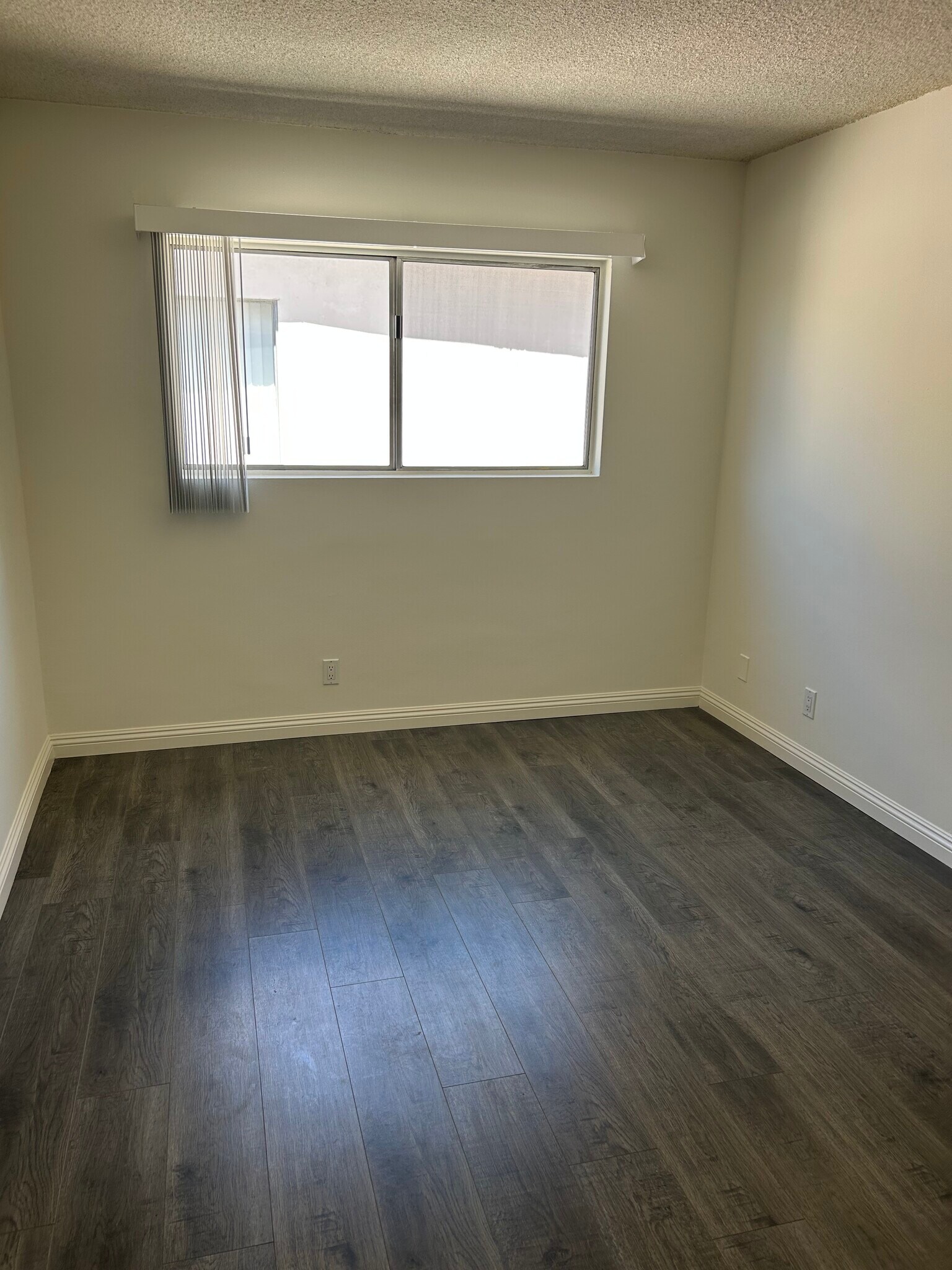 Building Photo - 1333 S Bundy Dr