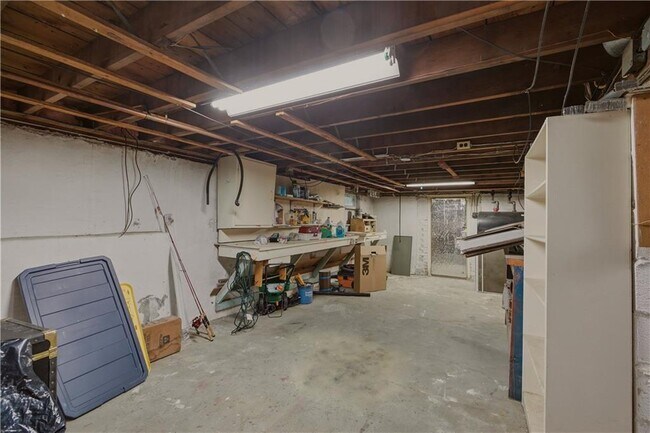 Building Photo - 117 Camp Ave