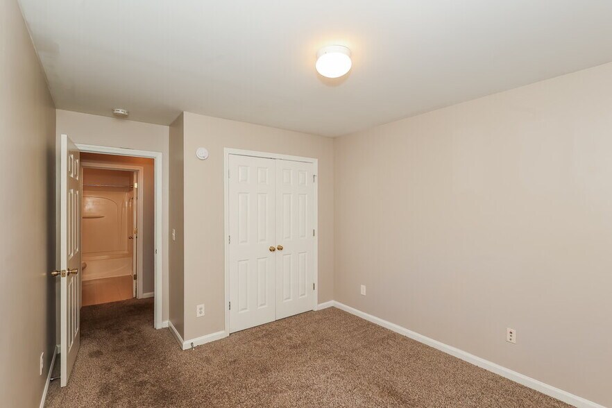Building Photo - 713 Celeste Ln
