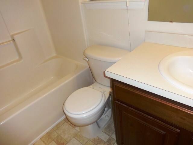 Building Photo - 228 Trickle Dr