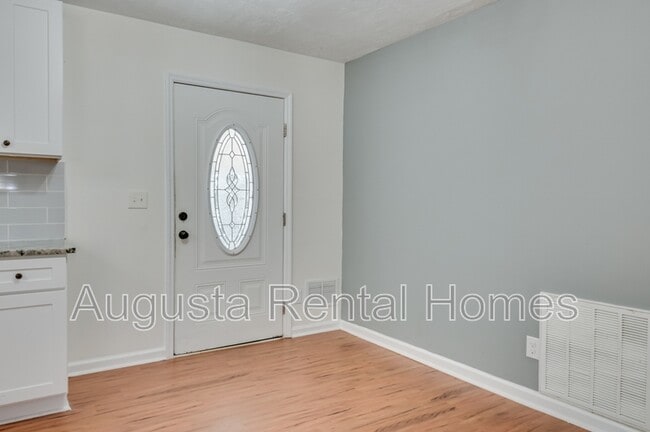 Building Photo - 2312 Mura Dr