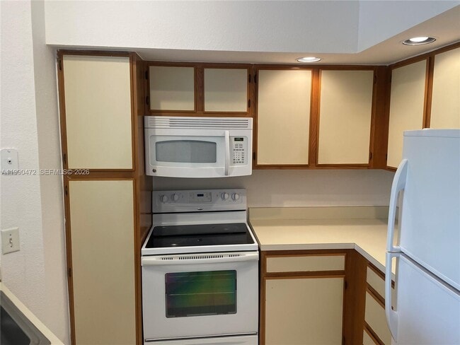 Building Photo - 3330 Pinewalk Dr N