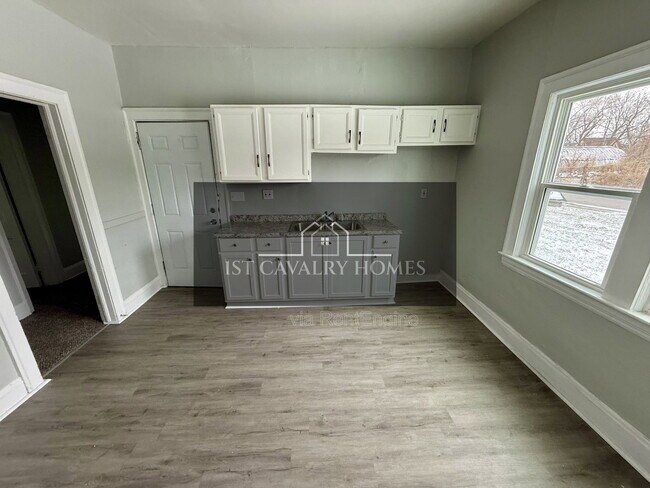 Building Photo - 9215 Yale Ave