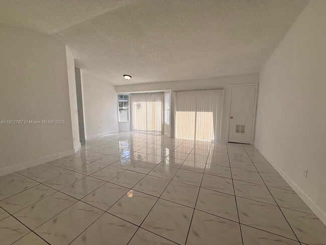 Building Photo - 3321 Ivy Way