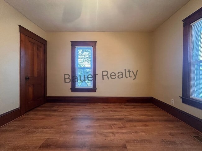 Building Photo - 2 Bedroom Home