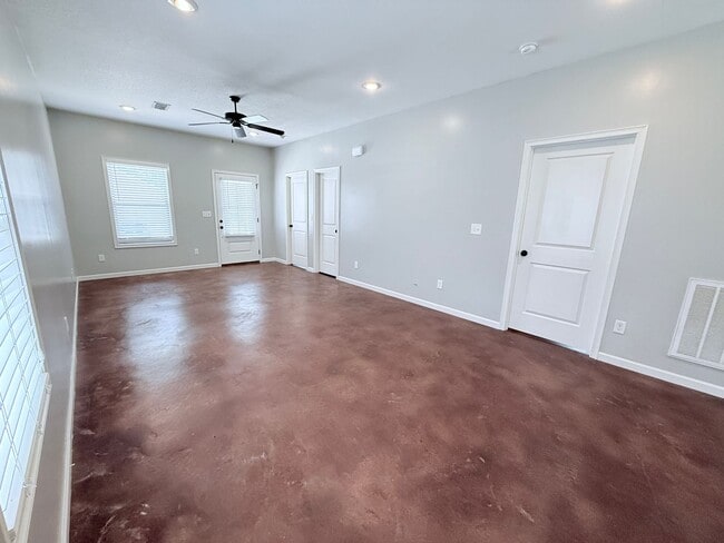 Building Photo - 103 Private Rd 4017