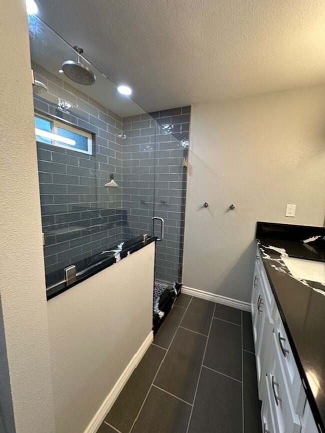 Building Photo - 2550 4th Ave